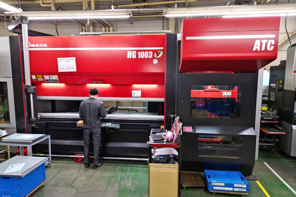 ロボットベンディングマシン EGB6013ARce
