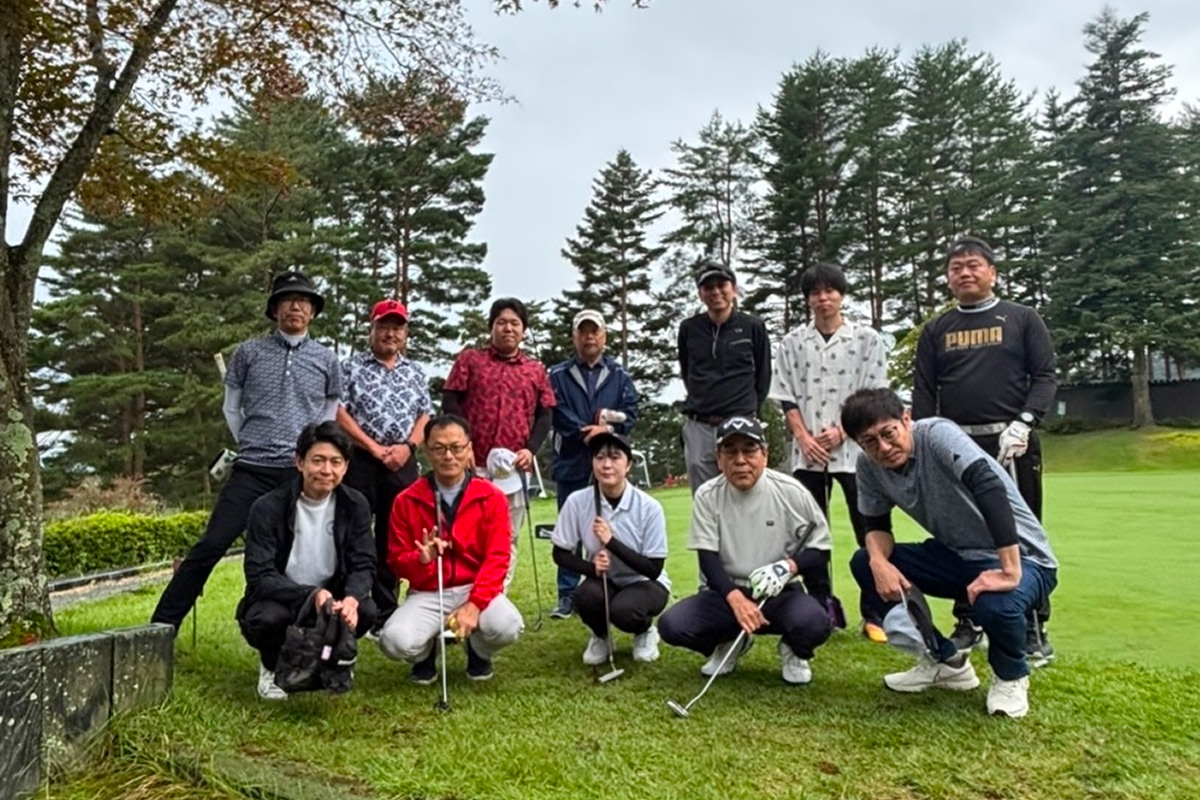 ゴルフ部の集合写真